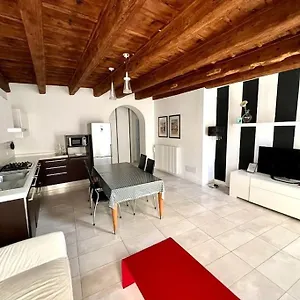 https://appartamento-ampio-con-giardino.hotelinveneto.com